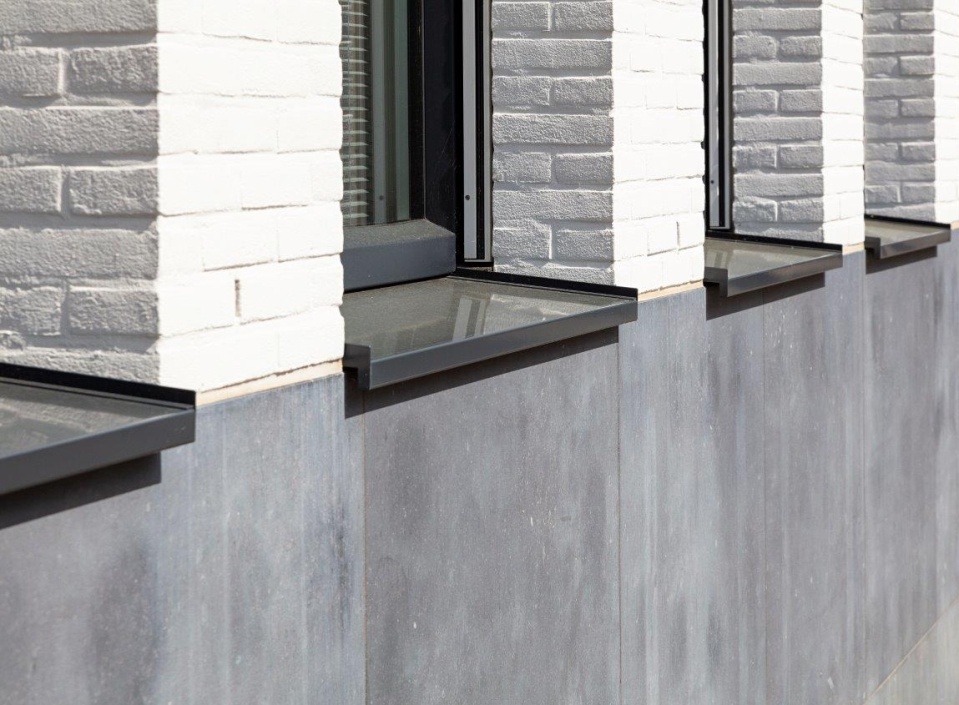 Trade magazine Bouwkroniek takes a closer look at Roval’s aluminium window sills and reveals